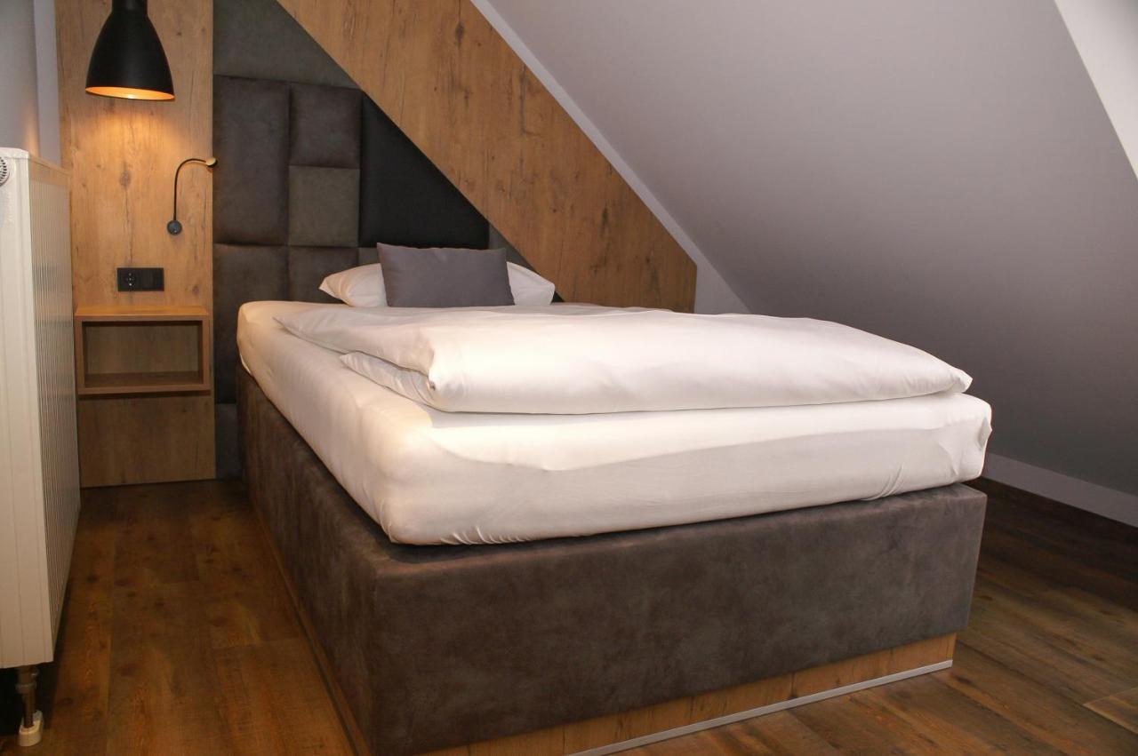 Hotel Gruener Baum Kaufbeuren Zewnętrze zdjęcie