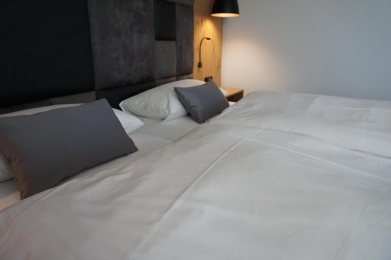 Hotel Gruener Baum Kaufbeuren Zewnętrze zdjęcie