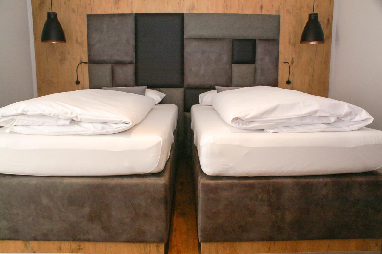 Hotel Gruener Baum Kaufbeuren Zewnętrze zdjęcie