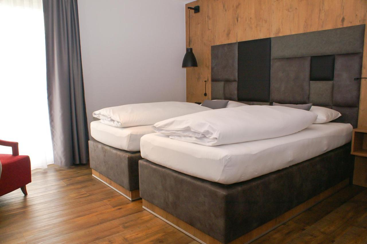 Hotel Gruener Baum Kaufbeuren Zewnętrze zdjęcie