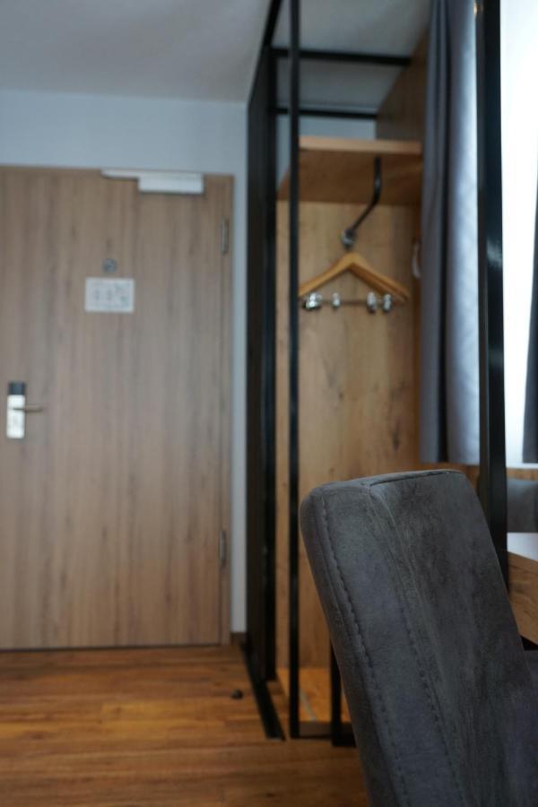 Hotel Gruener Baum Kaufbeuren Zewnętrze zdjęcie