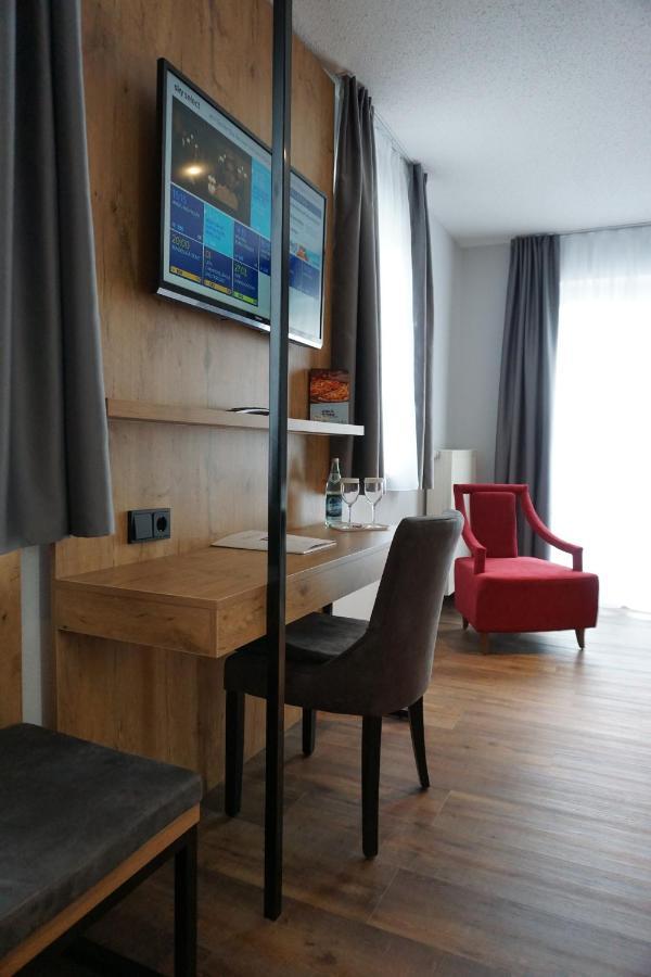 Hotel Gruener Baum Kaufbeuren Zewnętrze zdjęcie