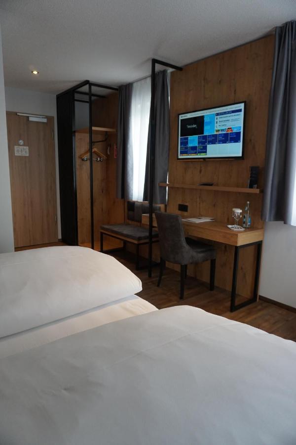 Hotel Gruener Baum Kaufbeuren Zewnętrze zdjęcie