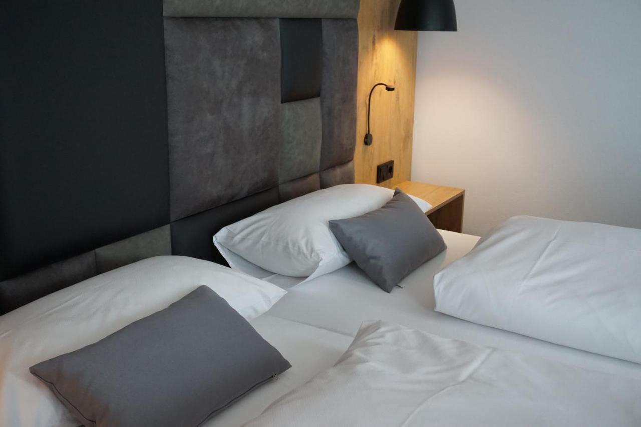 Hotel Gruener Baum Kaufbeuren Zewnętrze zdjęcie