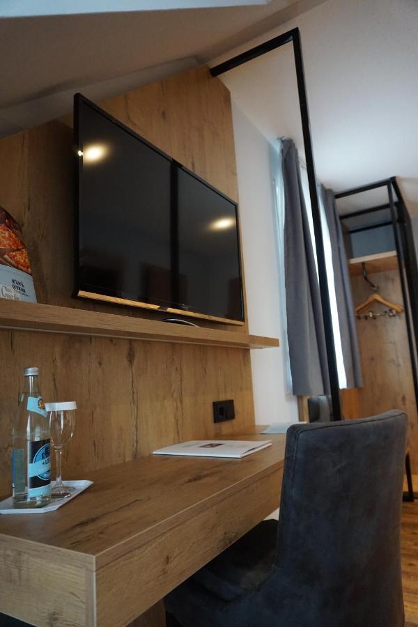 Hotel Gruener Baum Kaufbeuren Zewnętrze zdjęcie