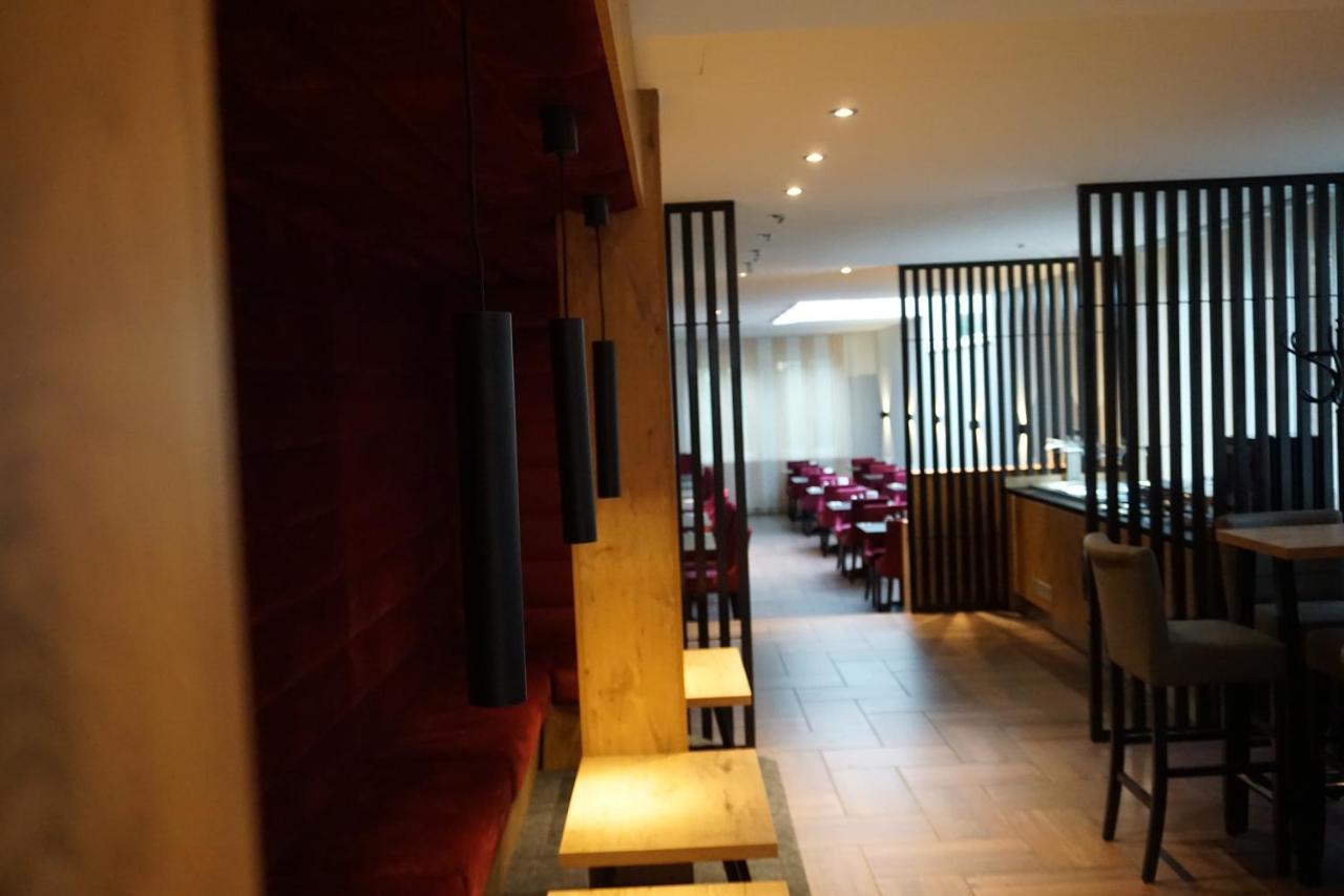 Hotel Gruener Baum Kaufbeuren Zewnętrze zdjęcie