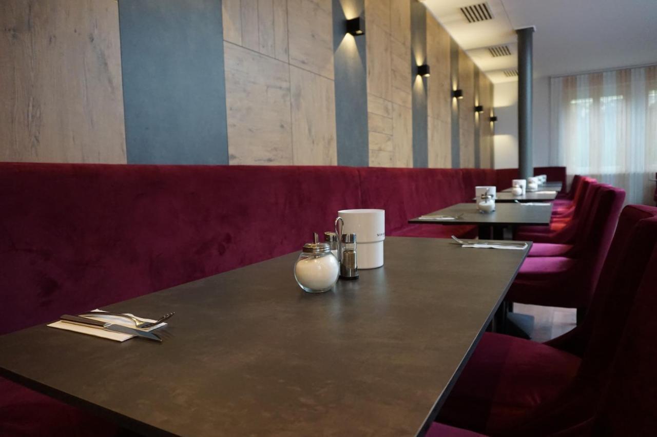 Hotel Gruener Baum Kaufbeuren Zewnętrze zdjęcie